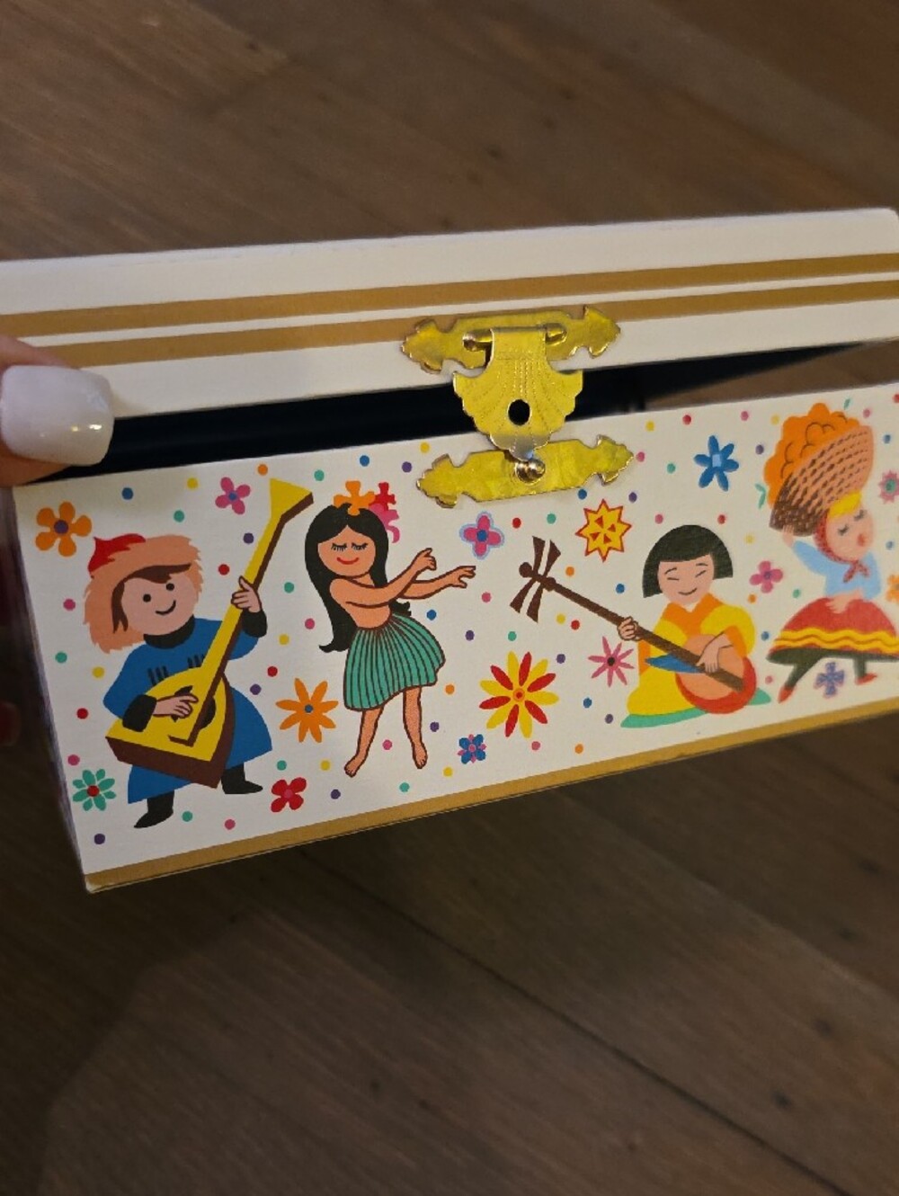 Walt Disney World- "it's a small world" Kids Jewelry Box - WORKS - Picture 2 of 8